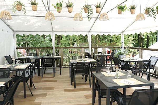 Le Restaurant Du Domaine De L'etape En Foret