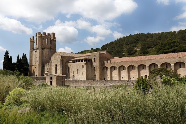 Abbaye médiévale de Lagrasse, centre culturel Les arts de lire
