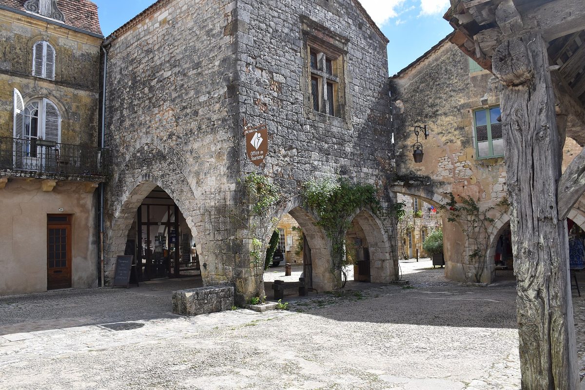 Stone arcades and a timber-framed corner of place des Cornières in Monpazier