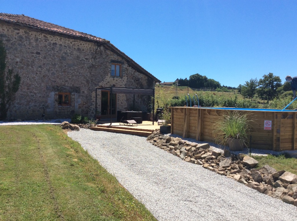 Les Rossignols 4****,renovated barn in chassenon