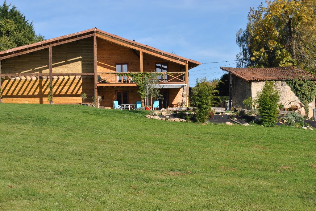 Rural farmhouse - Les Coquelicots — 3-slaapkamer Boerderij in Haute-Vienne