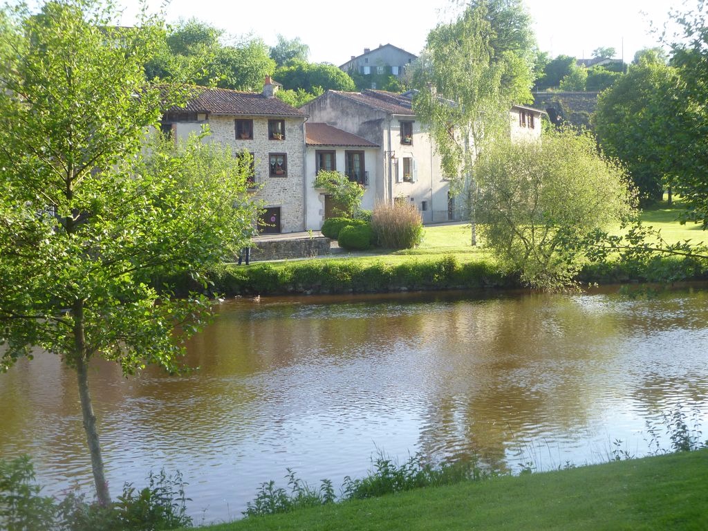 Gites with Tennis Courts