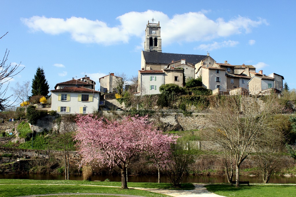 A charming riverside house in Bellac in the Haute Vienne