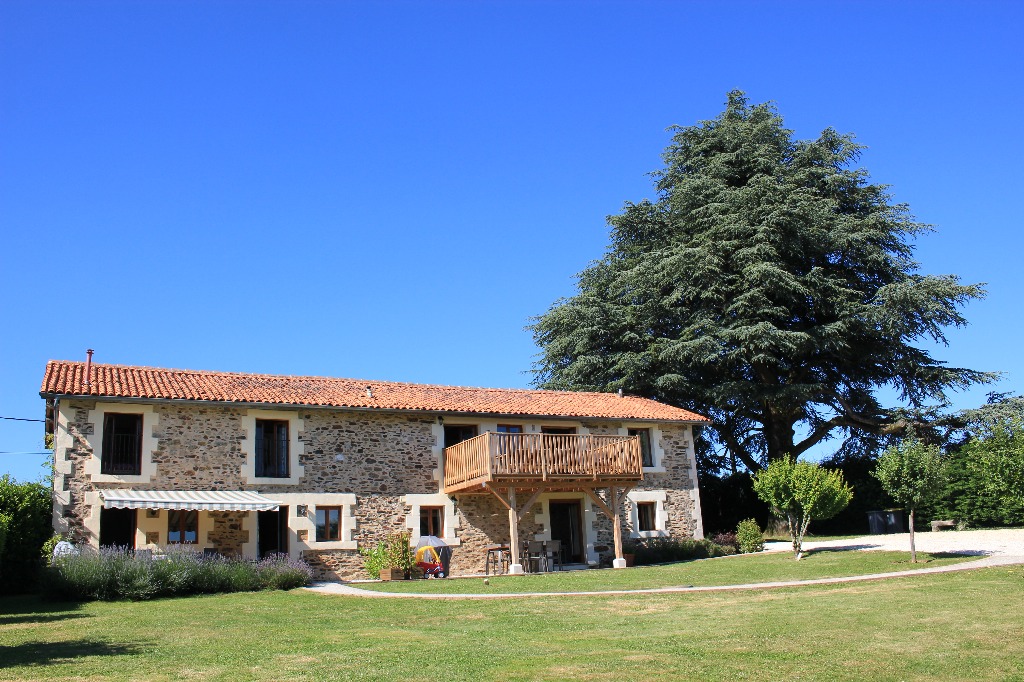 Le Tilleul, 2 Child Friendly rural gites, large private pool & garden — 5-dormitorios Gîte en Charente