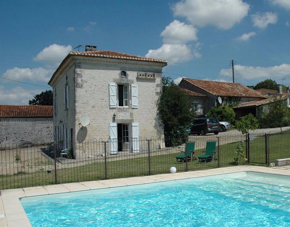 BELLE ETOILE - FARMHOUSE, IN RONSENAC, POITOU-CHARENTES, FRANCE