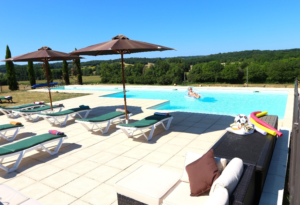 BELLE ETOILE - FARMHOUSE, IN RONSENAC, POITOU-CHARENTES, FRANCE — 7-dormitorios Casa rural en Charente
