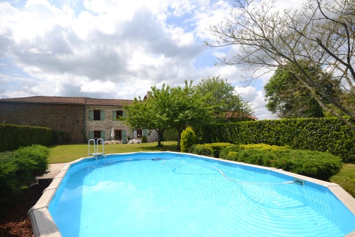 La Grange Souris -Gite in private grounds with private pool - 9 people