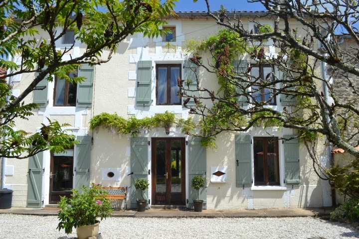 La Maison Seronera - Large Farmhouse with Private Pool - sleeps 11 — 5-sypialnie Farmhouse w Charente