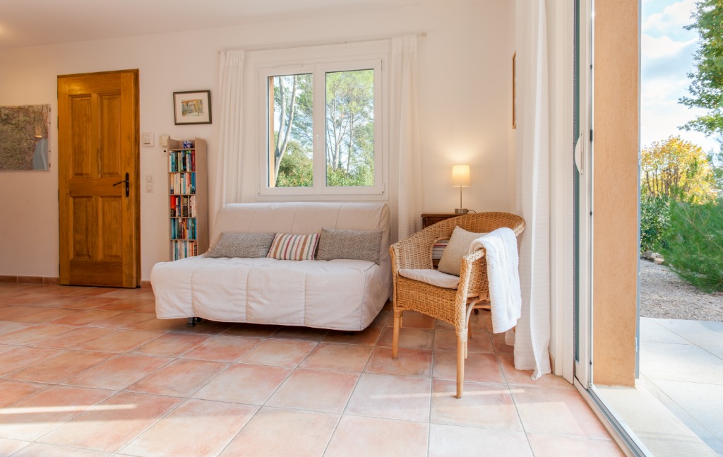 Lou Messugo sunny garden apartment with pool inland Côte d'Azur