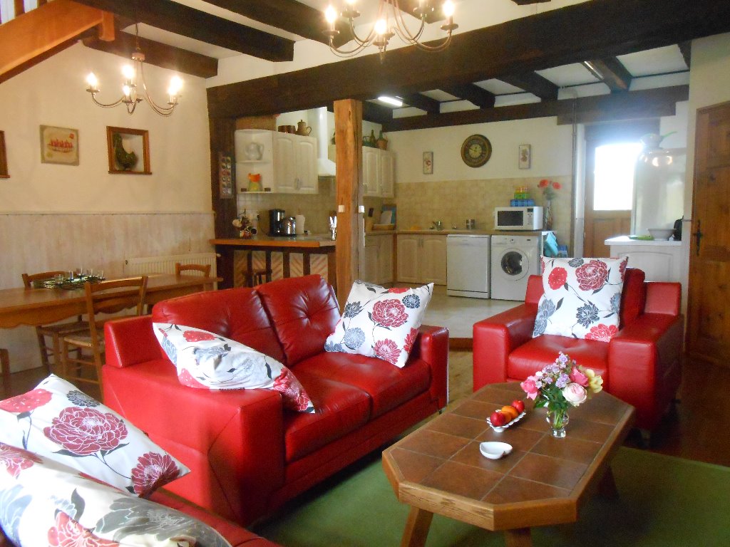 Rural gite with pool near Brantome.