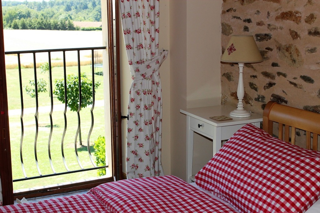 Le Cerisier, Child Friendly rural gite with large pool & garden