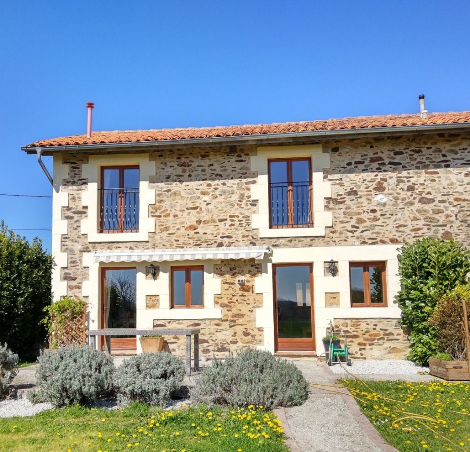 Le Cerisier, Child Friendly rural gite with large pool & garden — 2-dormitorios Gîte en Charente