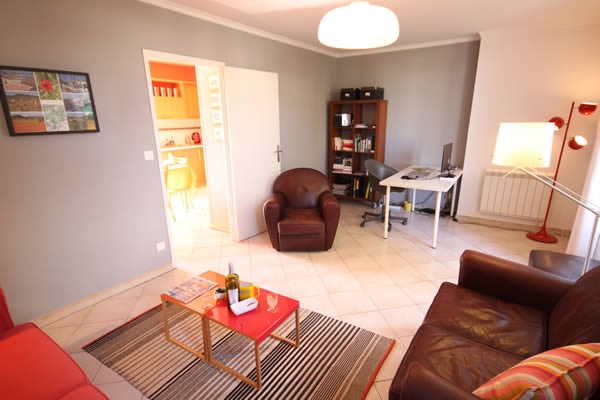 Spacious apartment with terrace in the heart of Saint-Chinian