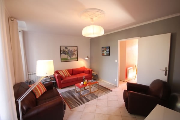 Spacious apartment with terrace in the heart of Saint-Chinian