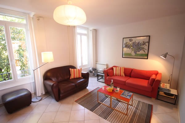 Spacious apartment with terrace in the heart of Saint-Chinian