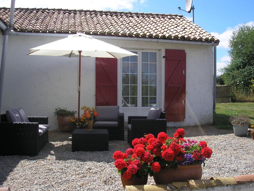 SUMMER PRICE REDUCTION 20 % DISCOUNT ON ALL LISTED PRICES AVAILABILITY 4 July to 15 August