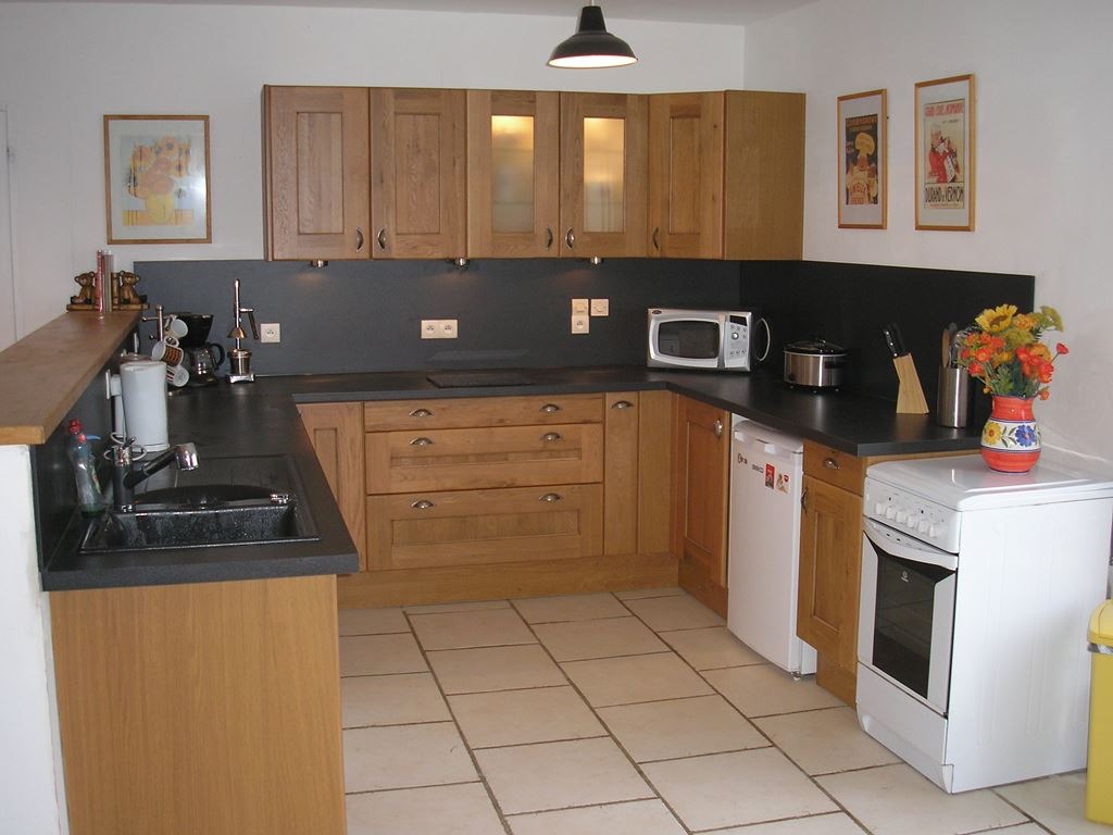 SUMMER PRICE REDUCTION 20 % DISCOUNT ON ALL LISTED PRICES AVAILABILITY 4 July to 15 August