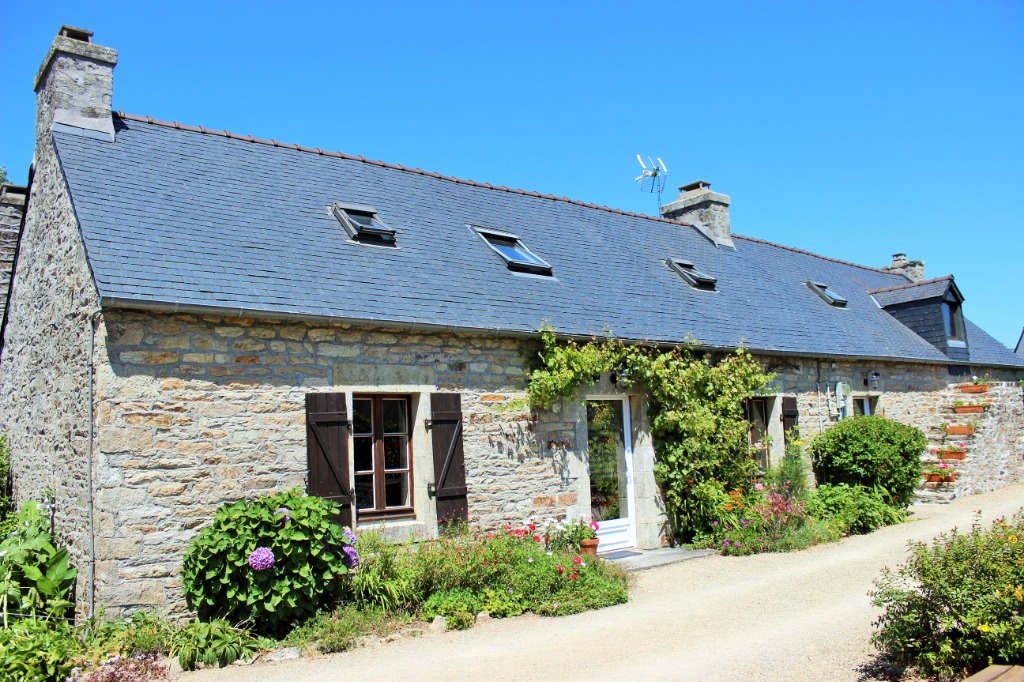 The Farmhouse, Breton cottage in Village centre — 2-camere Gite a Fouesnant
