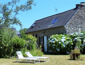 The Cave, traditional cottage in village center
