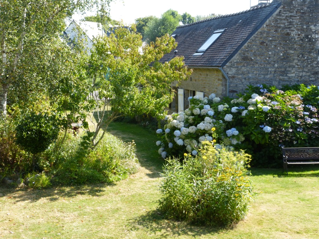 The Cave, traditional cottage in village center — 2-camere Gite a Fouesnant