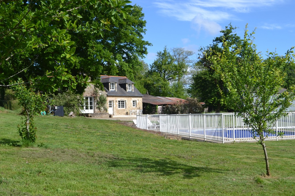 Traditional Gite with private pool and tennis court
