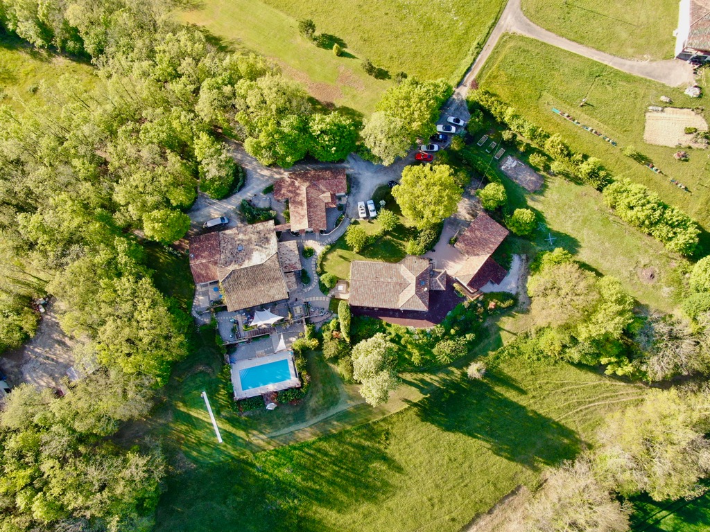 Very spacious, large house, panoramic view, swimming pool & spa**** — 11-camere Gite a Midi-Pyrenees