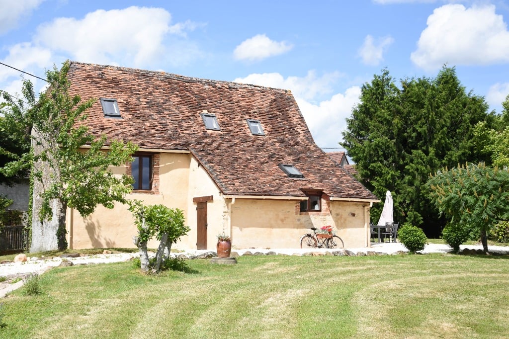 Traditional 18th Century Farmhouse with stunning views — 2-Schlafzimmer Gîte in Dordogne