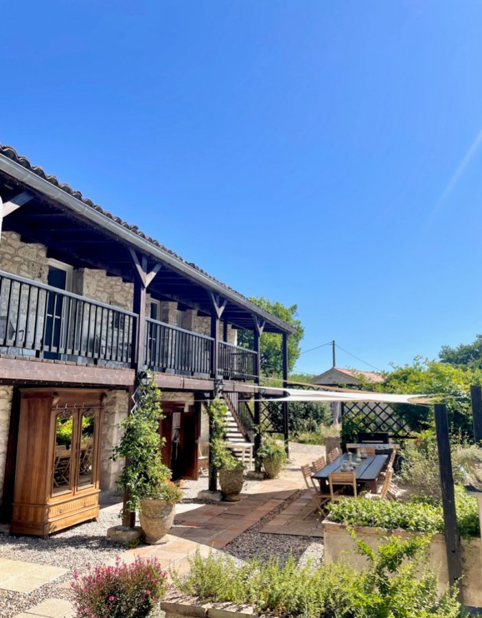 Very spacious, large house, panoramic view, swimming pool & spa****