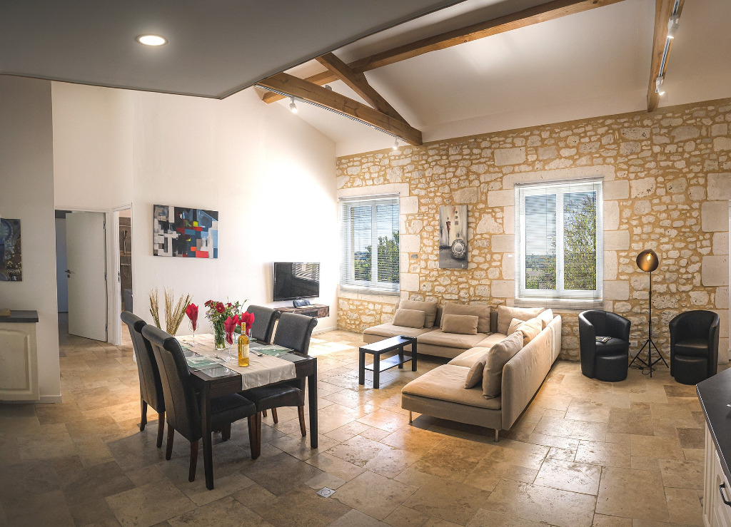 La BelleView - Le Gîte with heated swimming pool and hot tub