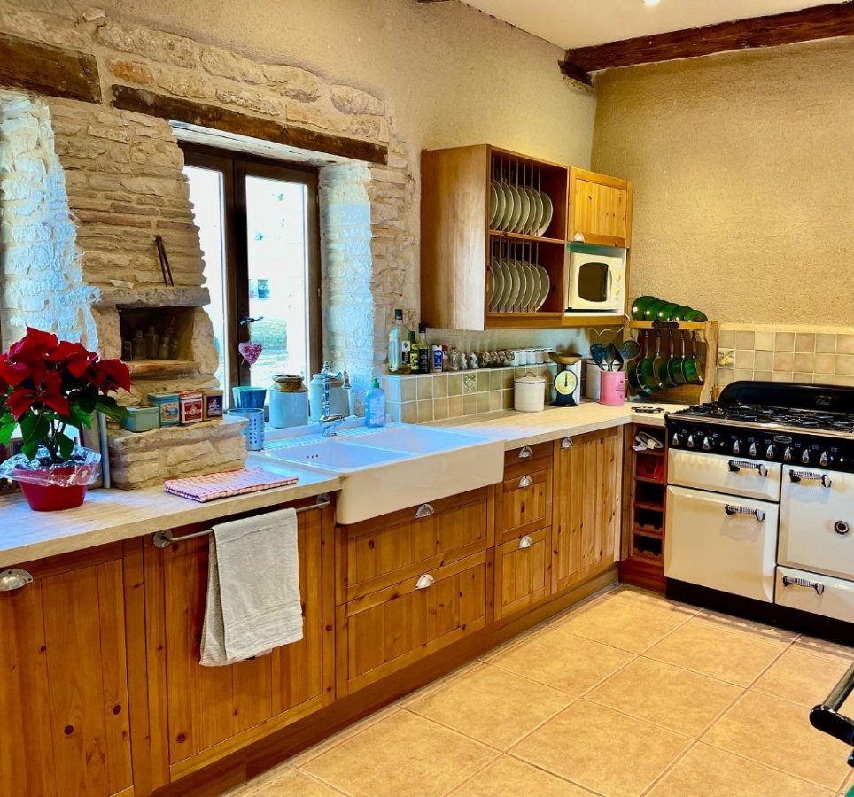 Fully equipped, jacuzzi, heated pool, large spacious comfy property.