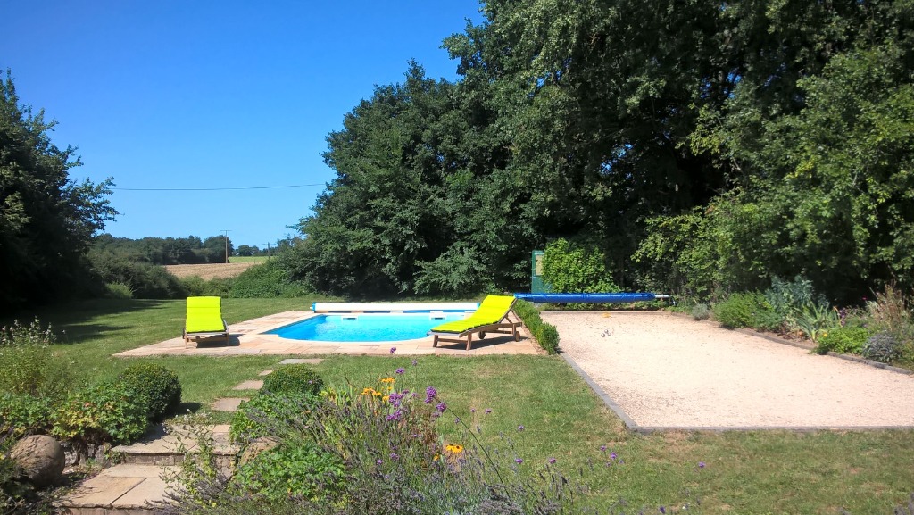 Rose Cottage, a beautiful barn with private heated swimming pool