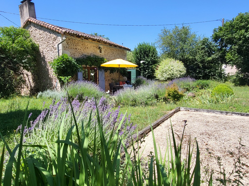Rose Cottage, a beautiful barn with private heated swimming pool