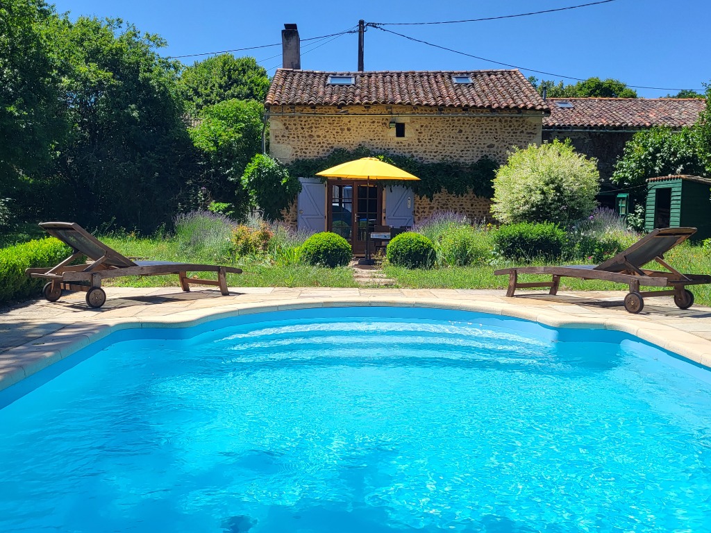 Rose Cottage, a beautiful barn with private heated swimming pool — 1-sypialnie Gite w Vienne