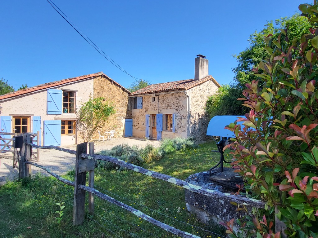 Rose Cottage, a beautiful barn with private heated swimming pool