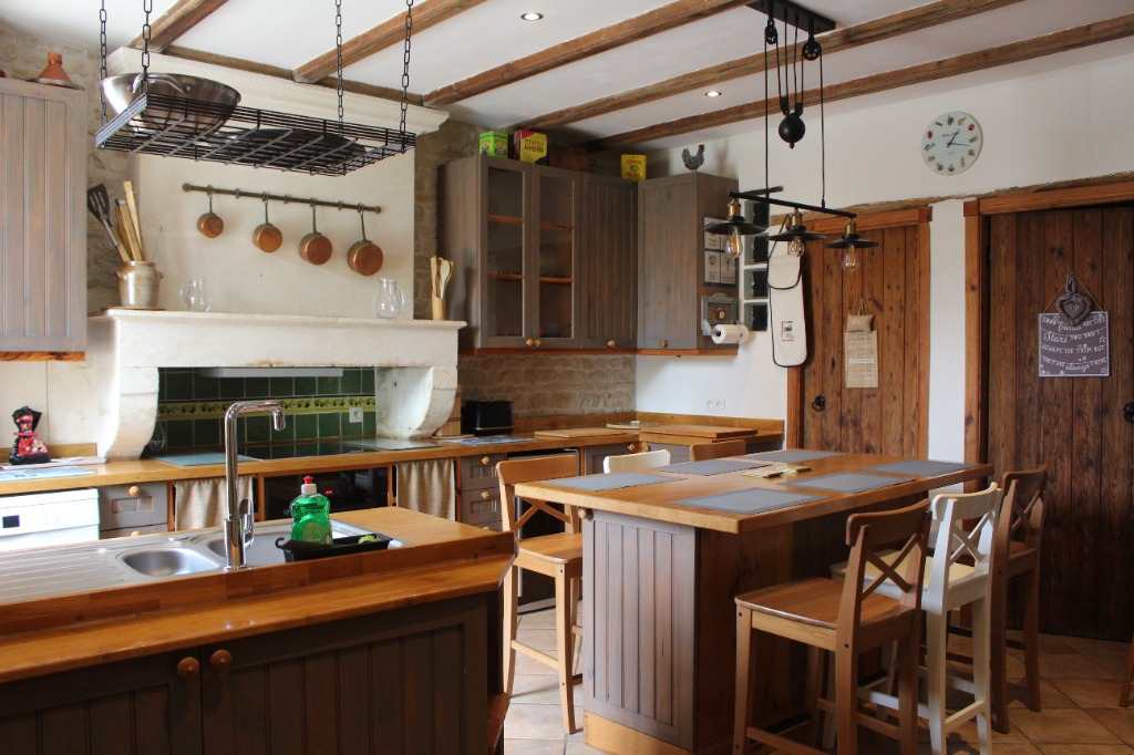 Our La Pommeraie gite with 2 gorgeous salt water pools in 6000m2 — 3-slaapkamer Longère in Charente-Maritime