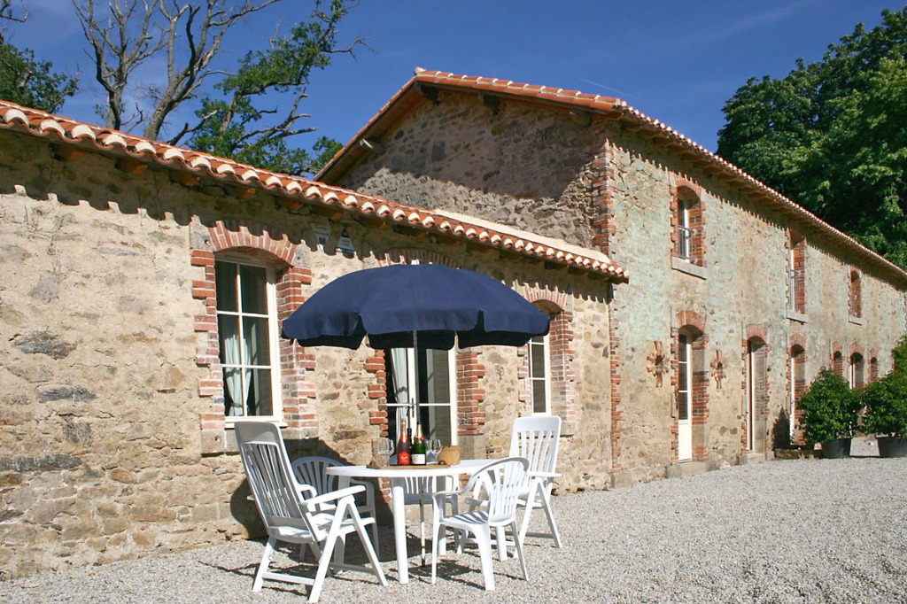 Le Thibeuf  character Vendee logis on a château estate with pool