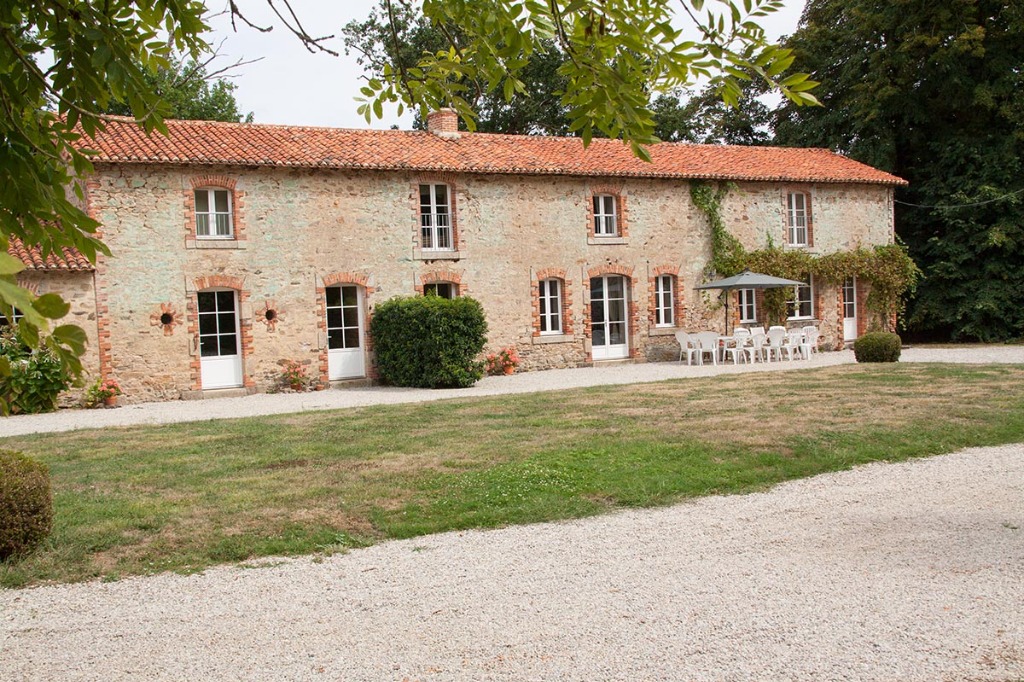 Le Thibeuf  character Vendee logis on a château estate with pool — 6-dormitorios Casa rural en Vendée