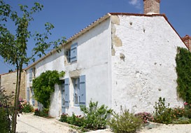 Les Semailles - spacious farmhouse with shared heated pool sleeping 8. — 4-dormitorios Gîte en Vendée