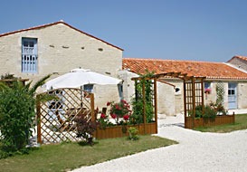 Les Moissons - character Vendee cottage with shared heated pool, — 4-dormitorios Gîte en Vendée