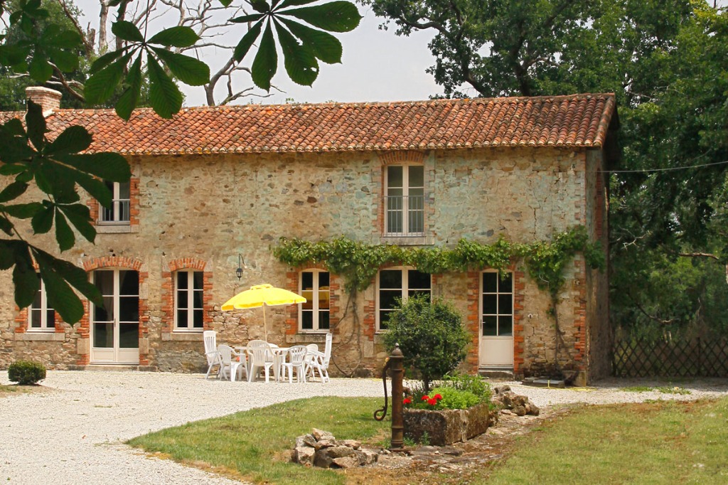 Le Thibeuf  character Vendee logis on a château estate with pool