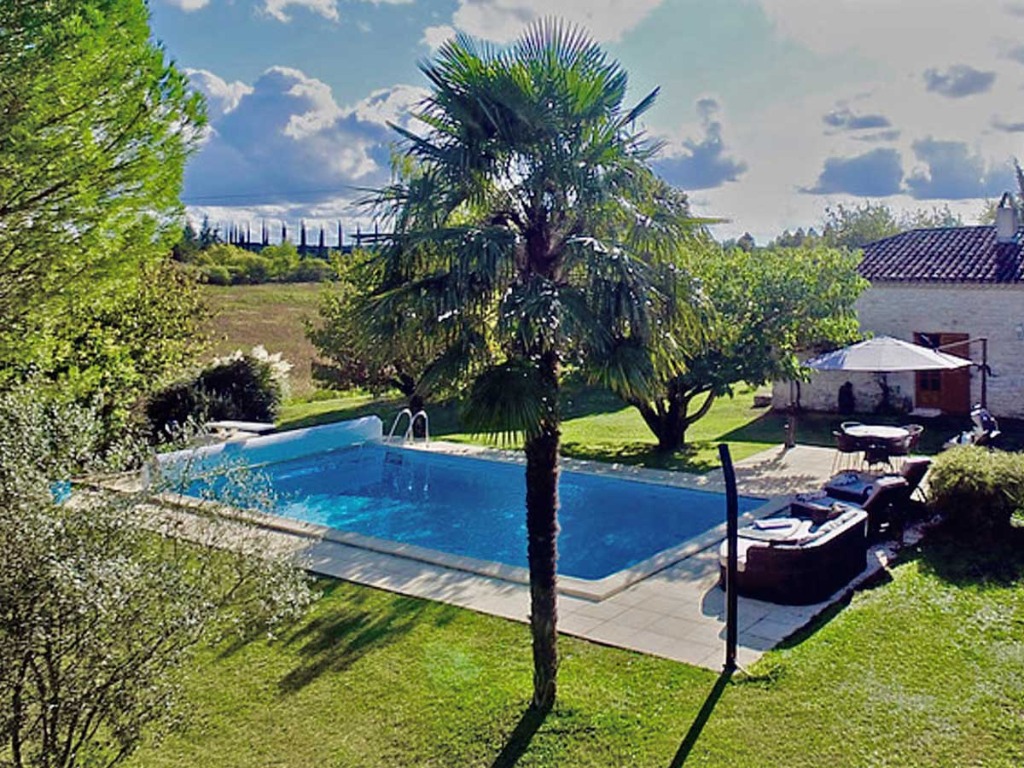 Character House for 6 guests with private pool