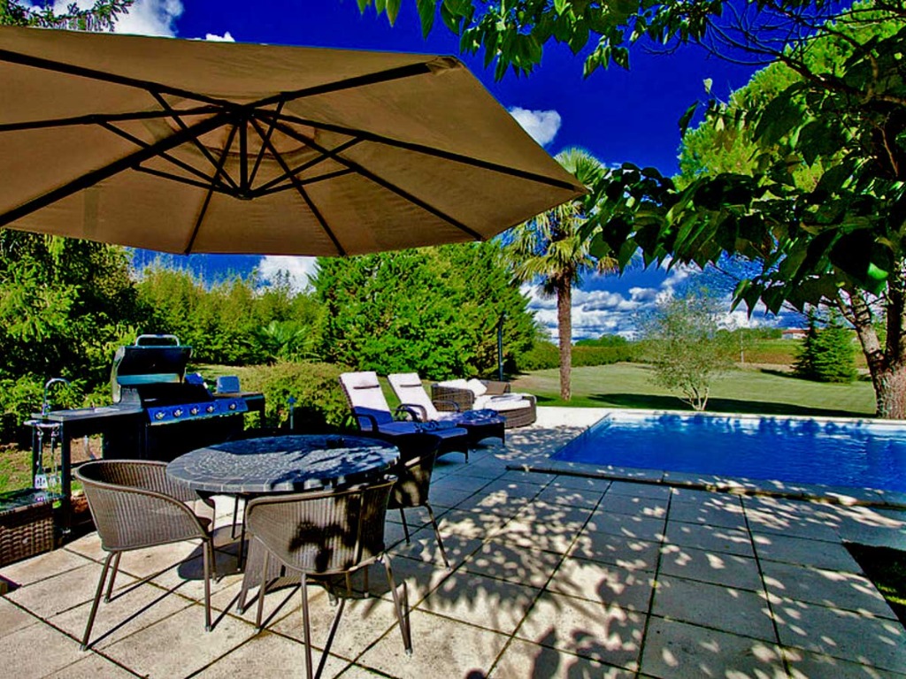 Character House for 6 guests with private pool
