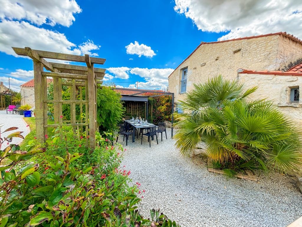 Les Moissons - character Vendee cottage with shared heated pool,
