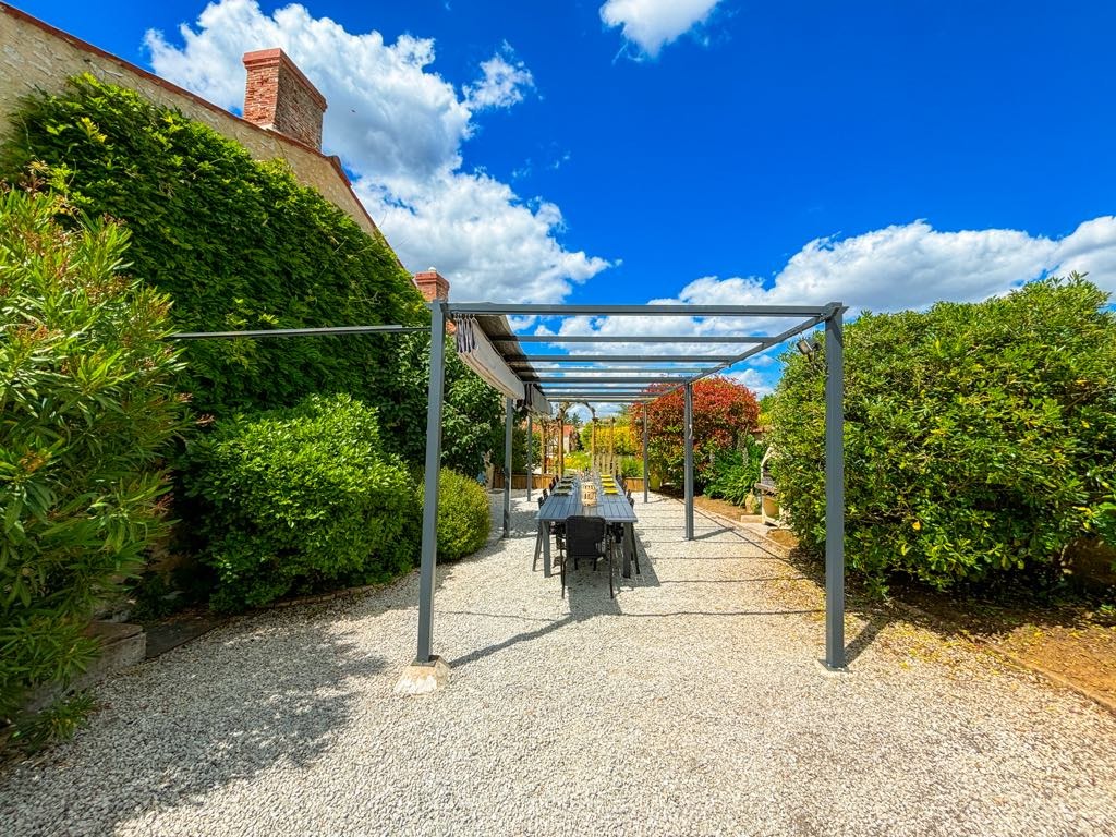 Les Semailles - spacious farmhouse with shared heated pool sleeping 8.