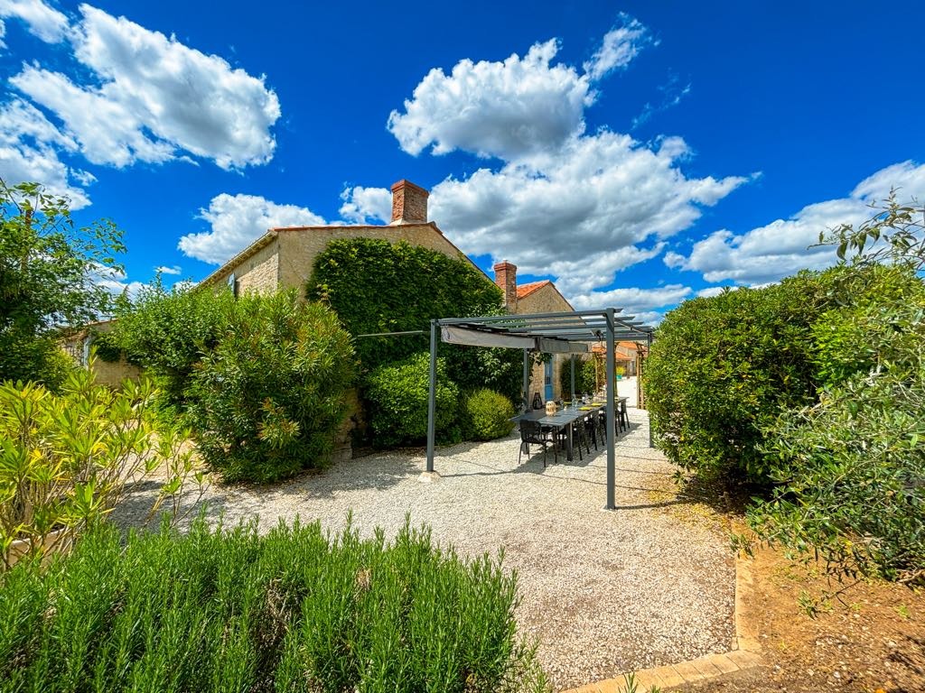 Les Semailles - spacious farmhouse with shared heated pool sleeping 8.