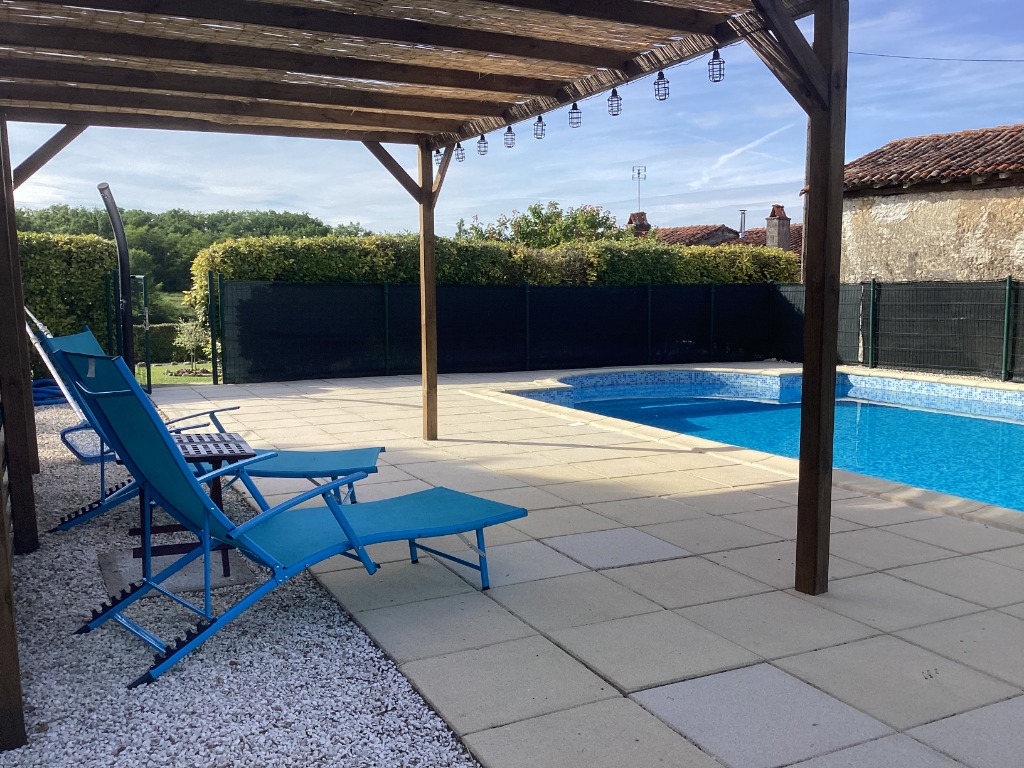 Gite Magic - Bright spacious one level Gite - a quiet haven for couples