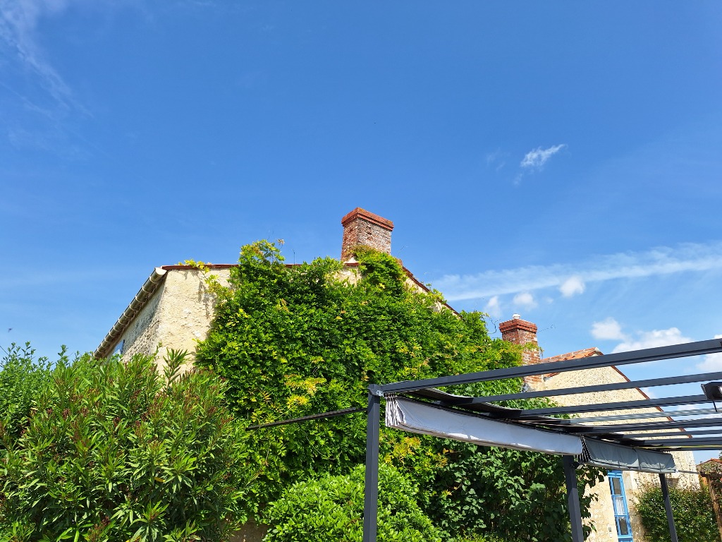 Les Semailles - spacious farmhouse with shared heated pool sleeping 8.
