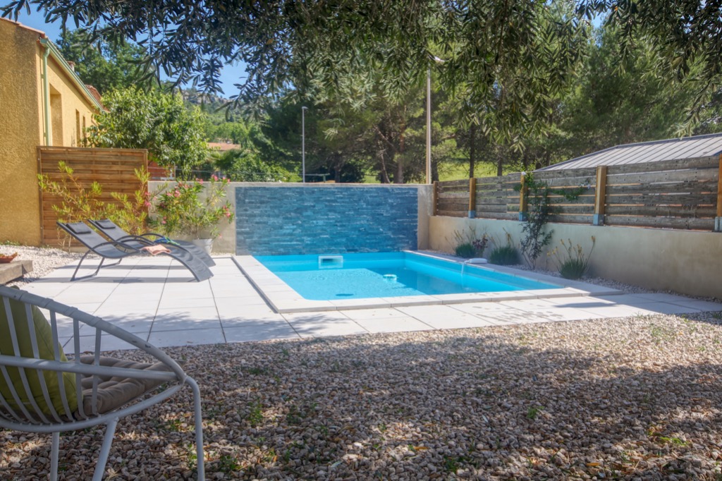 L'Oliveraie holiday villa with pool and garden, and air-conditioning