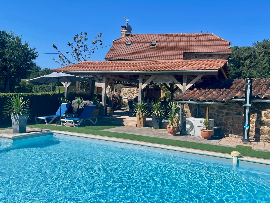 Luxury Barn Conversion Sleeps 2-7 Private Pool and Gym. Hi Speed Wifi