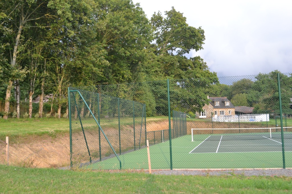 Traditional Gite with private pool and tennis court